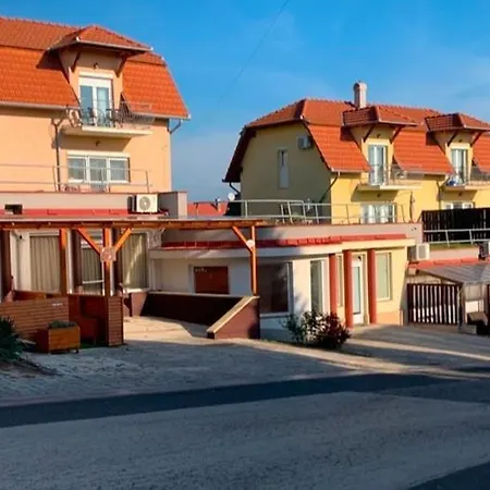 Krisztina Appartement *